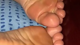 Cumshot landing between wifeya€™s perfect toes
